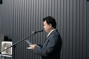 「私を中心に集まってください」